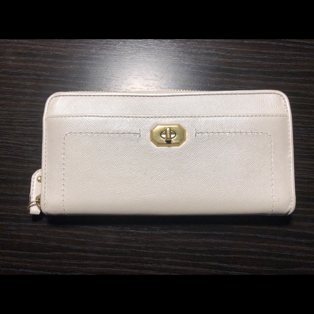 Coach-creme leather wallet- brand new